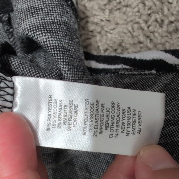 Industry Zebra Print Long Sleeve Collared Semi Crop Top Women's Small - Picture 6 of 7